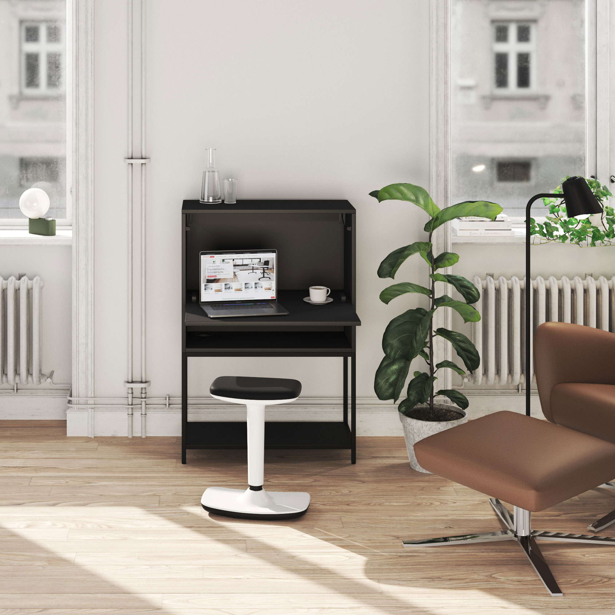 Sekretär Cubas Basic Ein moderner Arbeitsplatz mit einem schwarzen Schreibtisch, einem Laptop, einer Kaffeetasse, einem weißen Hocker und einer Pflanze. Ein gemütlicher Sessel steht daneben.
