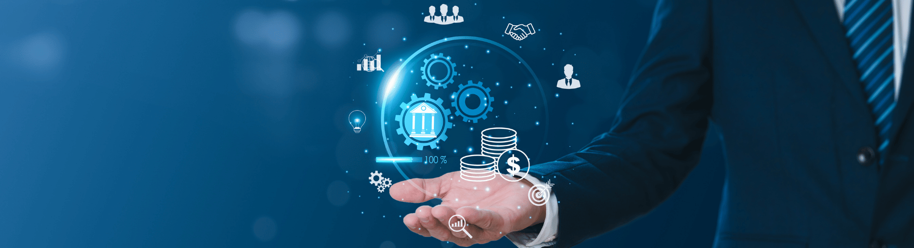 Geschäftsmann hält symbolische Darstellung von Finanzen, Effizienz und Geschäftsprozessen auf blauem Hintergrund