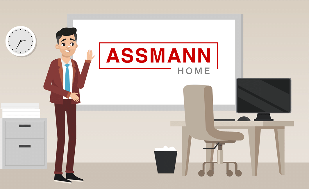 Illustration eines Mannes vor Whiteboard mit ASSMANN HOME Logo in modernem Büro-Setting