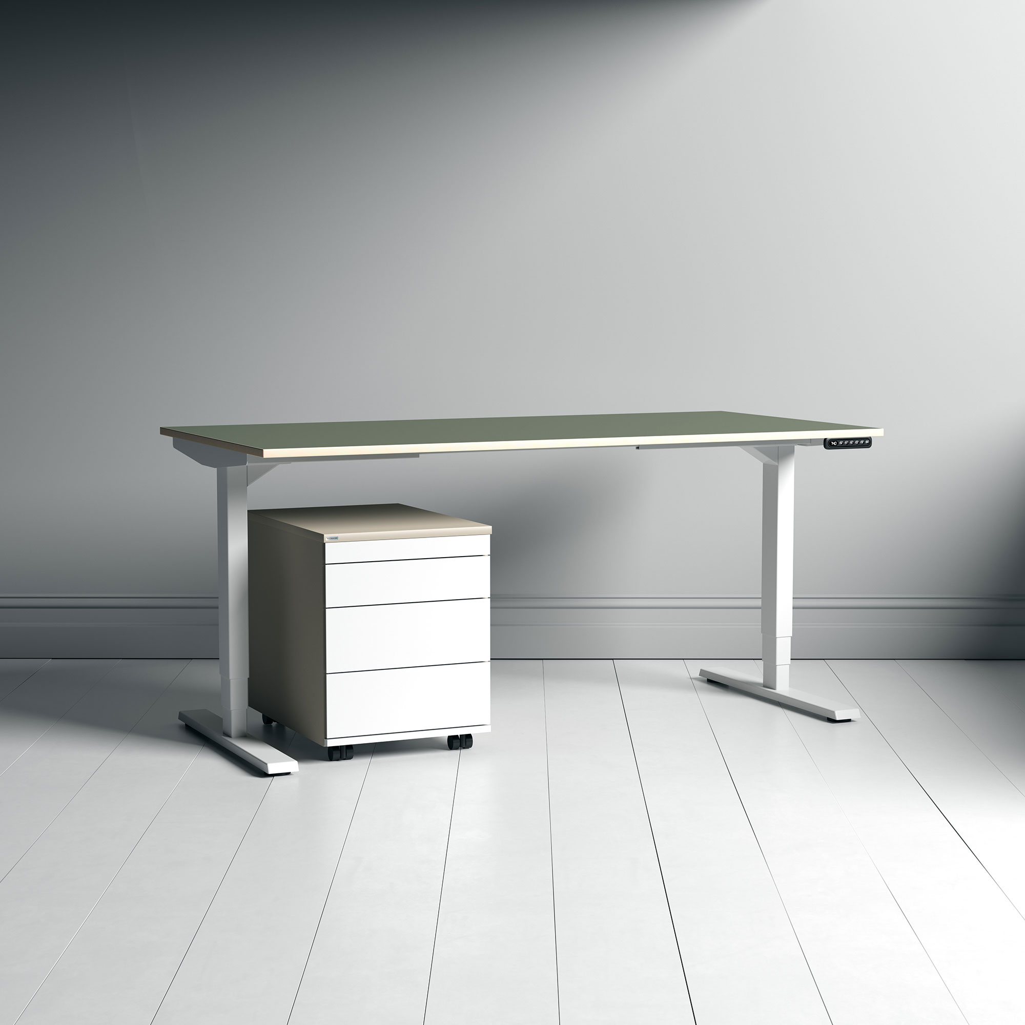 Elektrisch höhenverstellbarer Schreibtisch Y-Line