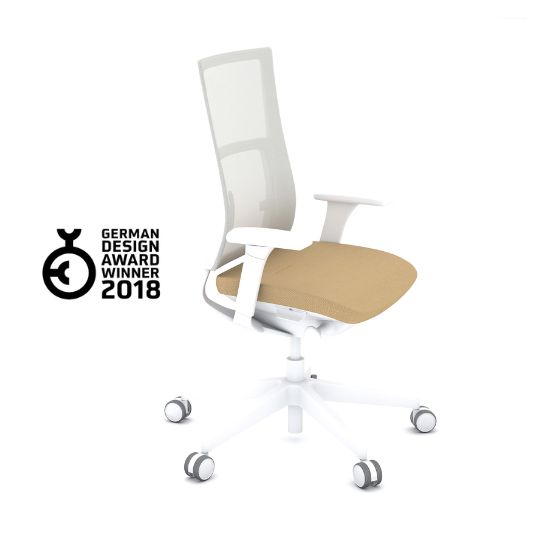 Weißer Design-Bürostuhl mit Netzrückenlehne und beigefarbenem Sitzpolster, ausgezeichnet mit dem German Design Award 2018