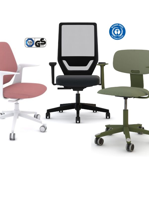 Drei Bürostühle in verschiedenen Farben: rosa, schwarz und grün.