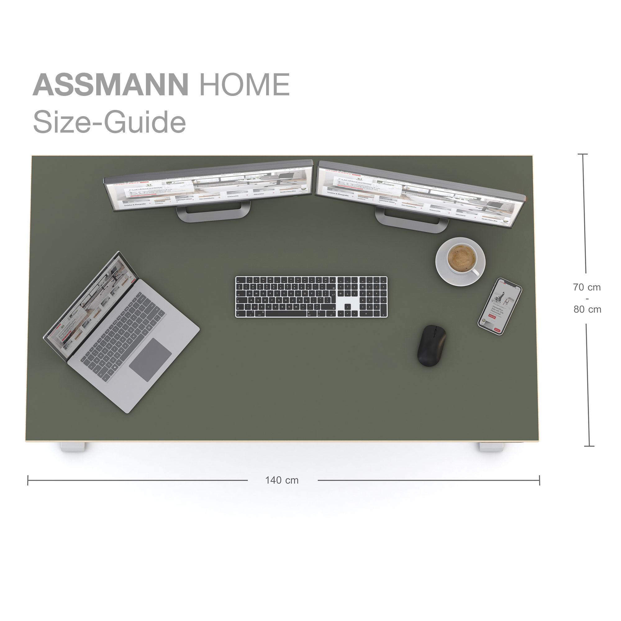 Eine Übersicht des ASSMANN HOME Schreibtisches mit Maßen (140 cm Breite, 70 cm Höhe, 80 cm Tiefe). Auf der Fläche sind ein Laptop, eine Tastatur, eine Maus, ein Smartphone und eine Tasse Kaffee angeordnet.