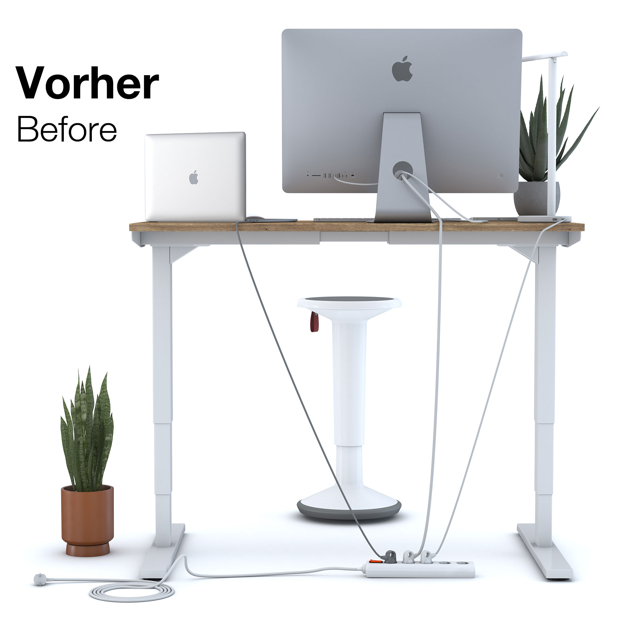 Arbeitsplatz mit vielen Kabeln auf einem höhenverstellbaren Schreibtisch in weißer Ausführung.