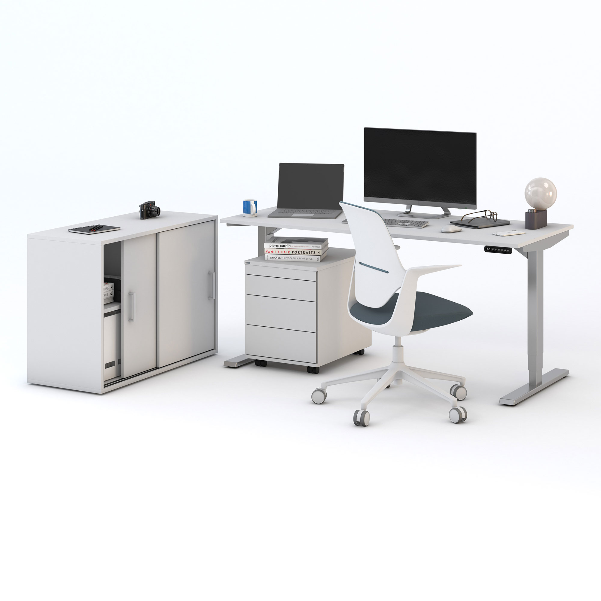 Schreibtisch-Set mit höhenverstellbarem Schreibtisch, Rollcontainer und Stauschrank in Weiß.