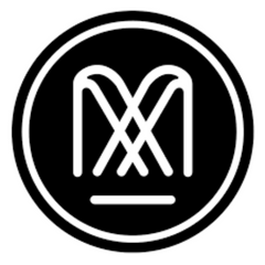Markenshop C-Matthey Ein einfaches schwarzes Logo mit einem weißen Symbol, das die Buchstaben 'M' und 'W' stilisiert darstellt.