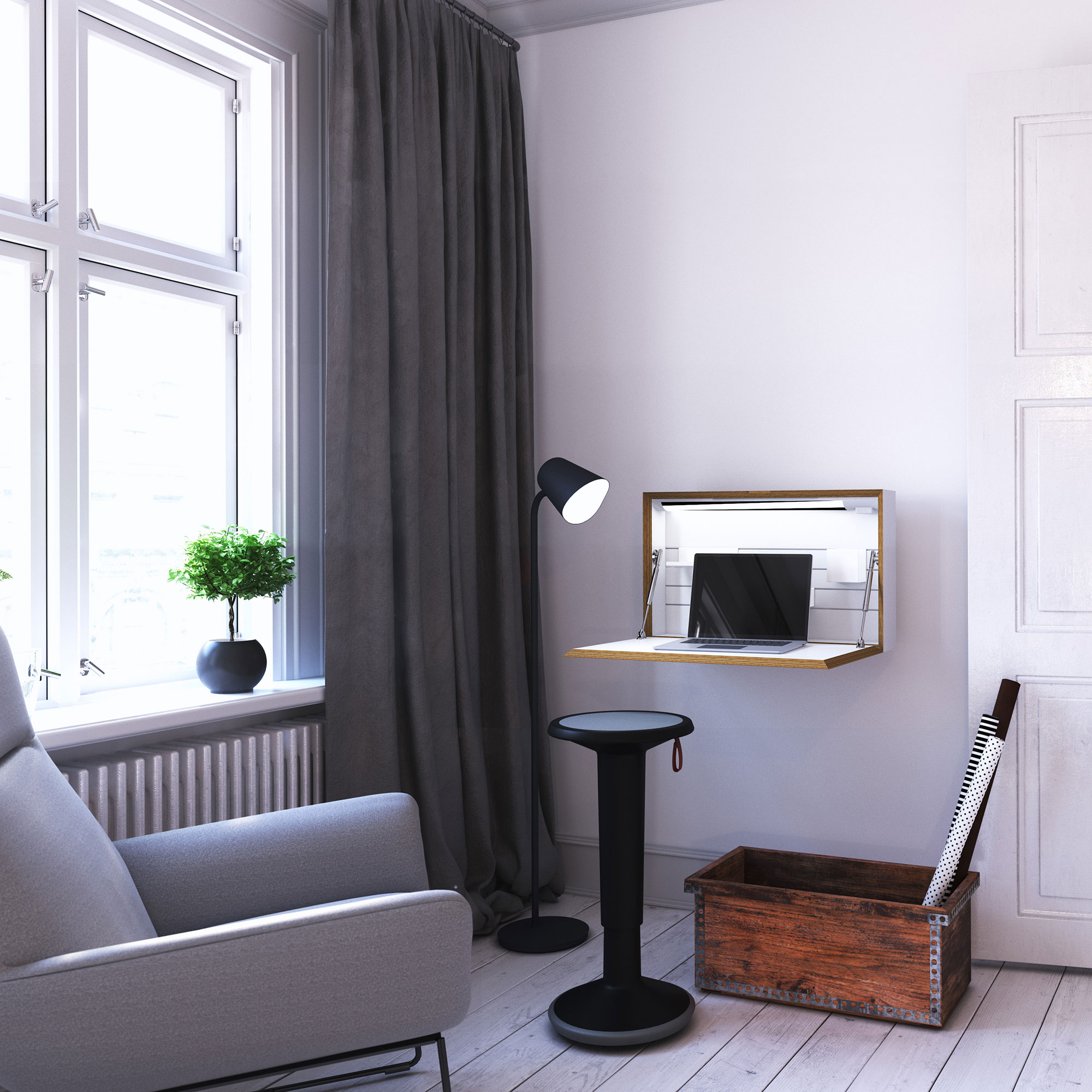 Stehlampe Me dim Ein moderner Raum mit einem Sofa, einer Stehlampe, einem klappbaren Tisch mit Laptop, einem runden Hocker und einer Holzkiste. Vorhänge und eine Pflanze am Fenster.